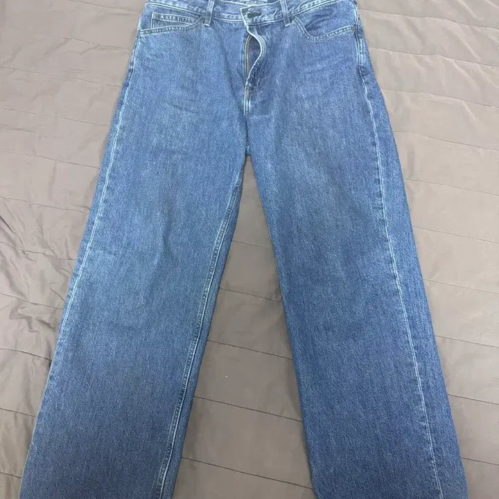 [BUNJANG] Uniqlo JWA Straight Jeans Blue 36 / 유니클로 jwa 스트레이트진 64 블루 36사이즈 판매