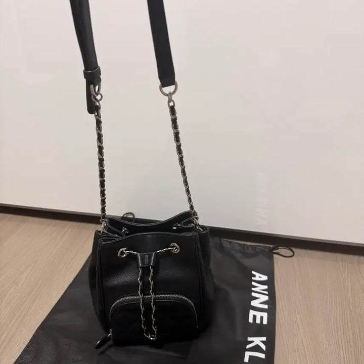 [BUNJANG] Anne Klein Black Quilted Chain Mini Bucket Bag / 앤클라인 미니 버킷백