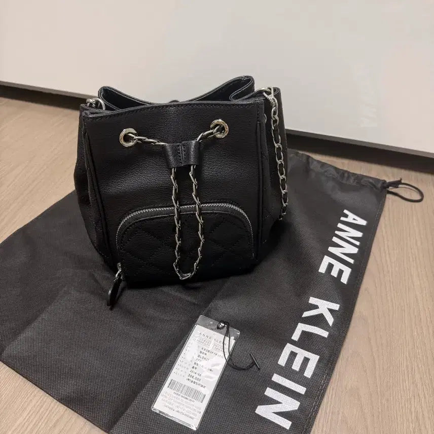 [BUNJANG] Anne Klein Black Quilted Chain Mini Bucket Bag / 앤클라인 미니 버킷백