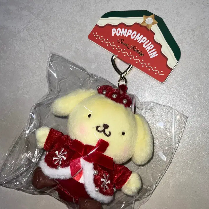 [BUNJANG] Sanrio Pompompurin Christmas Holiday Keychain Doll / 산리오 크리스마스 홀리데이 팝업 폼폼푸린 키링 인형