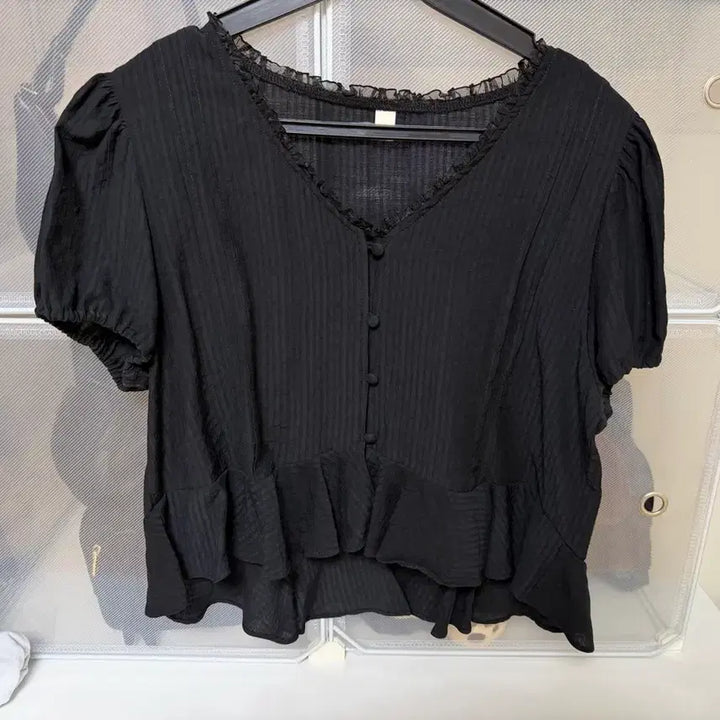 [BUNJANG] Hoy Frill Blouse (Black) / 프릴 블라우스