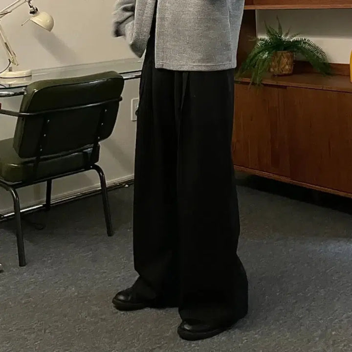 [BUNJANG] Lewy Back Banding Pintuck Wide Slacks (Black) / 르위 뒷밴딩 핀턱 와이드 슬렉스(블랙)