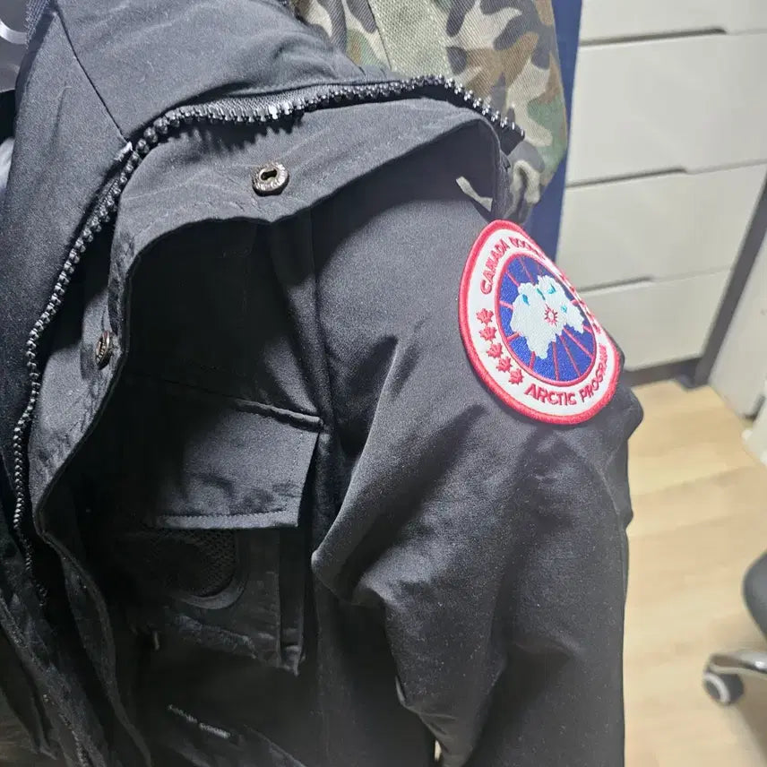 [BUNJANG] Canada Goose x OVO Black Down Jacket / 캐나다구스 x OVO 블랙 패딩