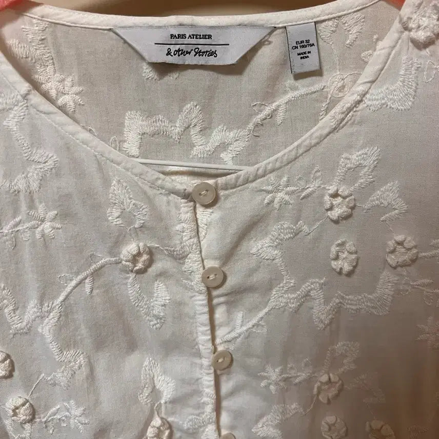 [BUNJANG] &amp; Other Stories White Embroidered Blouse EUR 32 / &amp; Other Stories 화이트 자수 블라우스 EUR 32