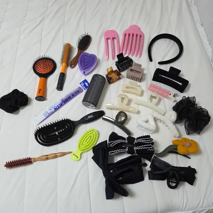 [BUNJANG] Hair Styling Tools Collection: Hairpiece, Headband, Ribbon, Roll Brush, Grips / 헤어미용 도구 모음 / 헤어피스 머리띠 리본 롤빗 그루프 집게 그래비티