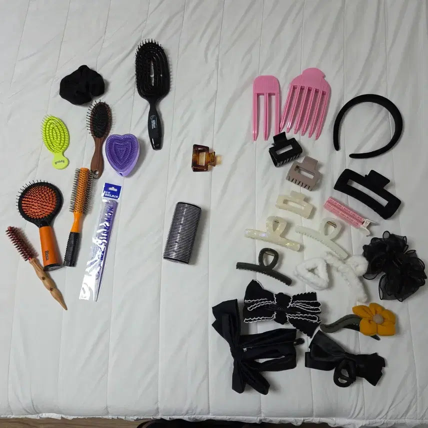 [BUNJANG] Hair Styling Tools Collection: Hairpiece, Headband, Ribbon, Roll Brush, Grips / 헤어미용 도구 모음 / 헤어피스 머리띠 리본 롤빗 그루프 집게 그래비티