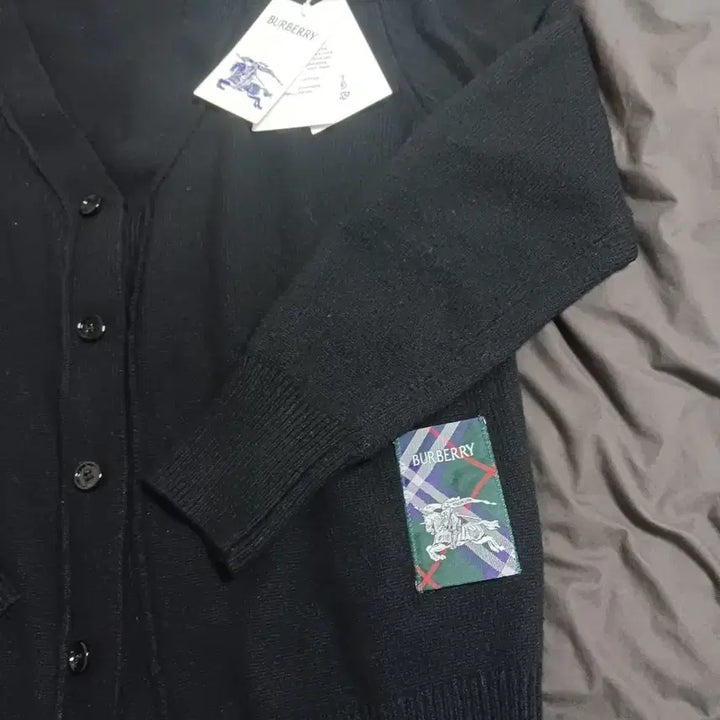 [BUNJANG] Burberry Black Cashmere Cardigan (Size M) / 버버리 블랙 캐시미어 가디건