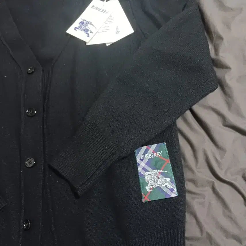 [BUNJANG] Burberry Black Cashmere Cardigan (Size M) / 버버리 블랙 캐시미어 가디건