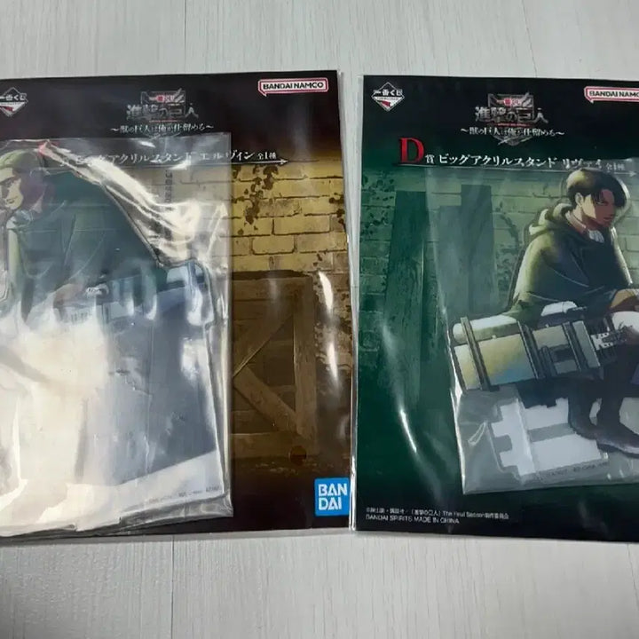 [BUNJANG] Attack on Titan Levi &amp; Erwin Acrylic Stand Bundle / 진격거 쿠지 리바이, 엘빈 아크릴 일괄 판매