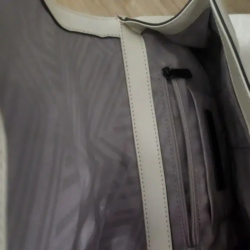 [BUNJANG] Rebecca Minkoff White Leather Chain Crossbody Bag / 레베카밍코프 화이트 레더 체인백