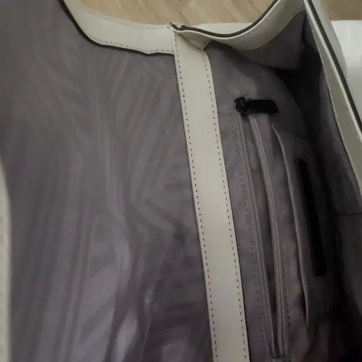 [BUNJANG] Rebecca Minkoff White Leather Chain Crossbody Bag / 레베카밍코프 화이트 레더 체인백