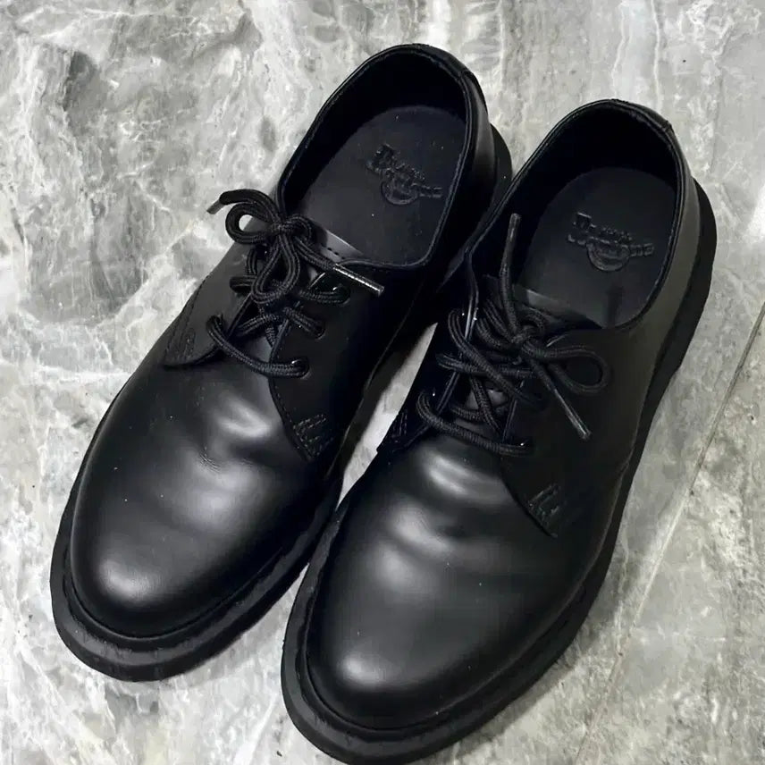 [BUNJANG] Dr. Martens 1461 3-Eye Mono Black Shoes / 닥터마틴 1461 3홀 모노 블랙