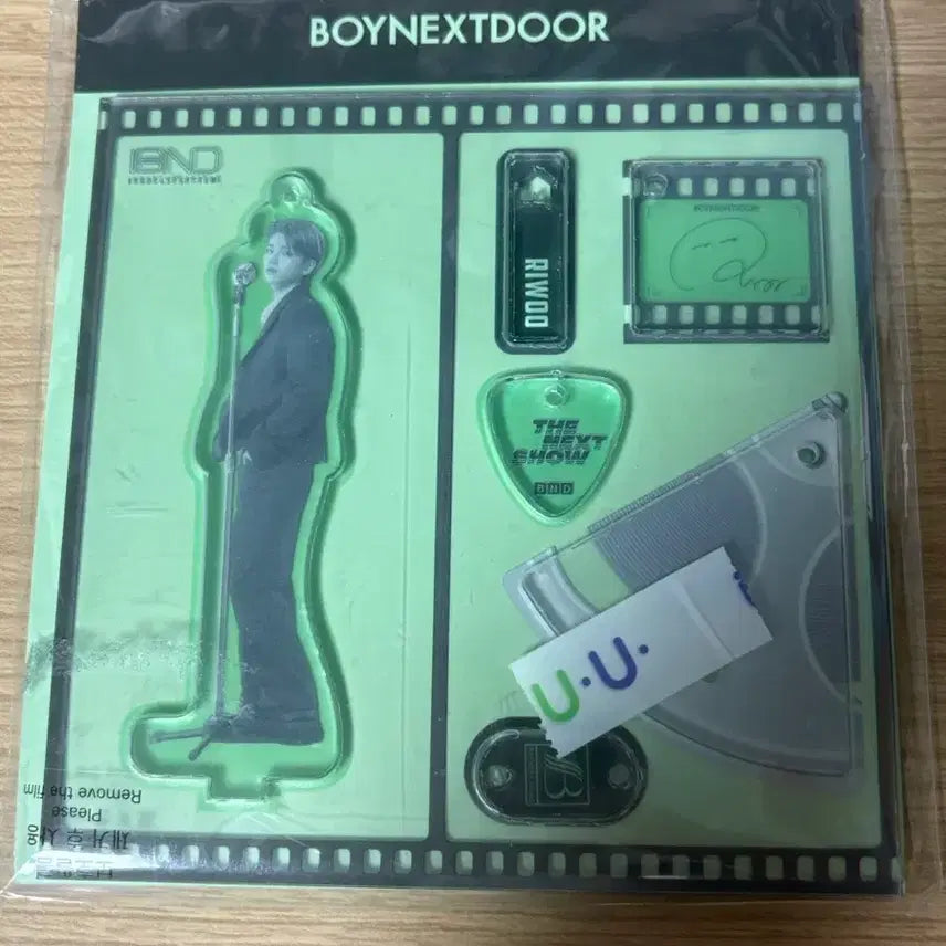 [BUNJANG] BOYNEXTDOOR Riwoo Hive Popup Signature Acrylic Stand / 보넥도 보이넥스트도어 리우 하이브 팝업 시그 아크릴 스탠드