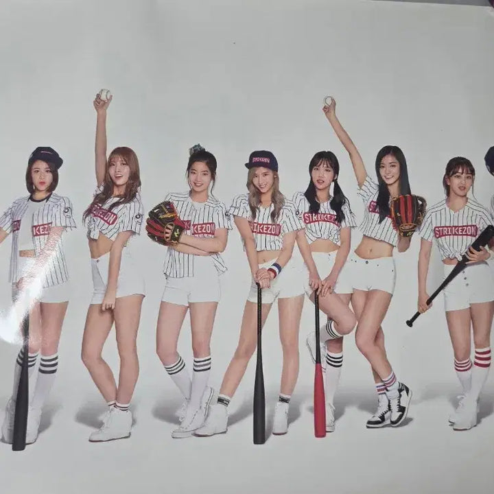 [BUNJANG] Twice Strike Zone Baseball Collaboration Poster / 트와이스 포스터 스트라이크존 야구 twice 포스터