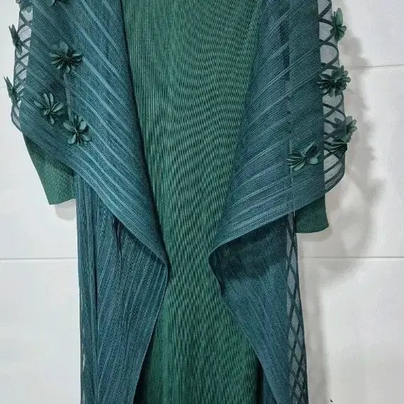 [BUNJANG] Pleated Long Dress Ensemble with Floral Embellishment / 플리츠 원피스 앙상블 그린 꽃장식ㅎ