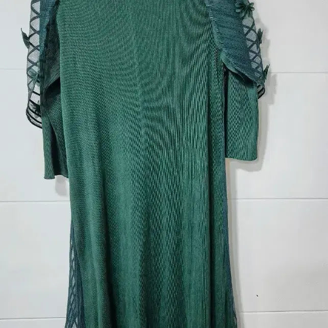 [BUNJANG] Pleated Long Dress Ensemble with Floral Embellishment / 플리츠 원피스 앙상블 그린 꽃장식ㅎ