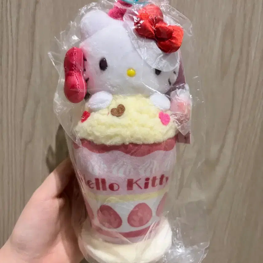 [BUNJANG] Sanrio Hello Kitty Ice Cream Parfait Mascot Keyring / 일본 정품 헬로키티 마스코트 키링 아이스크림 파르페