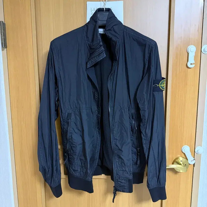 [BUNJANG] Stone Island 23SS Garment Dyed Crinkle Reps Jacket / [m]23ss 스톤아일랜드 가먼트다이닝 크링크랩스 블랙 바람막이