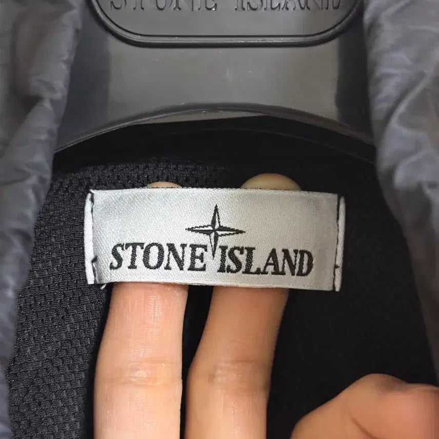 [BUNJANG] Stone Island 23SS Garment Dyed Crinkle Reps Jacket / [m]23ss 스톤아일랜드 가먼트다이닝 크링크랩스 블랙 바람막이