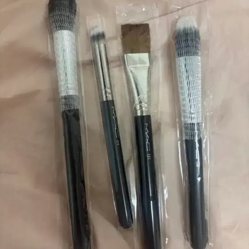 [BUNJANG] MAC 4-Piece Makeup Brush Set / 맥 브러쉬4종 메이크업브러쉬 일괄 새제품