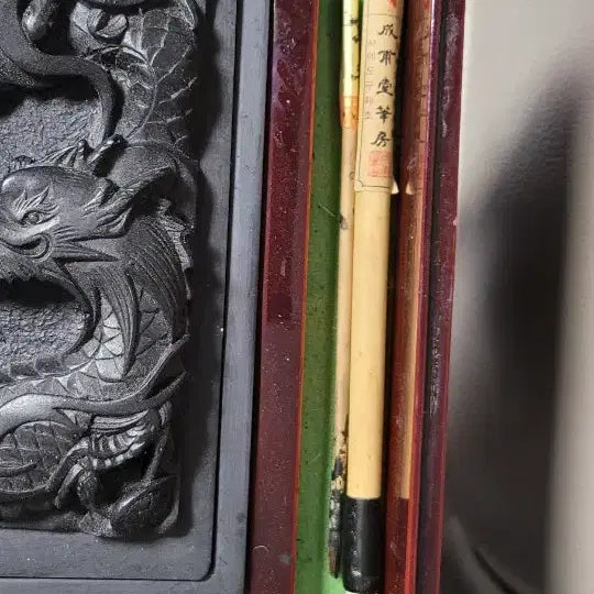[BUNJANG] Antique Dragon Engraved Stone Inkstone with Case and Brushes / 근대사 수집 용 문양 석재 벼루+벼루함