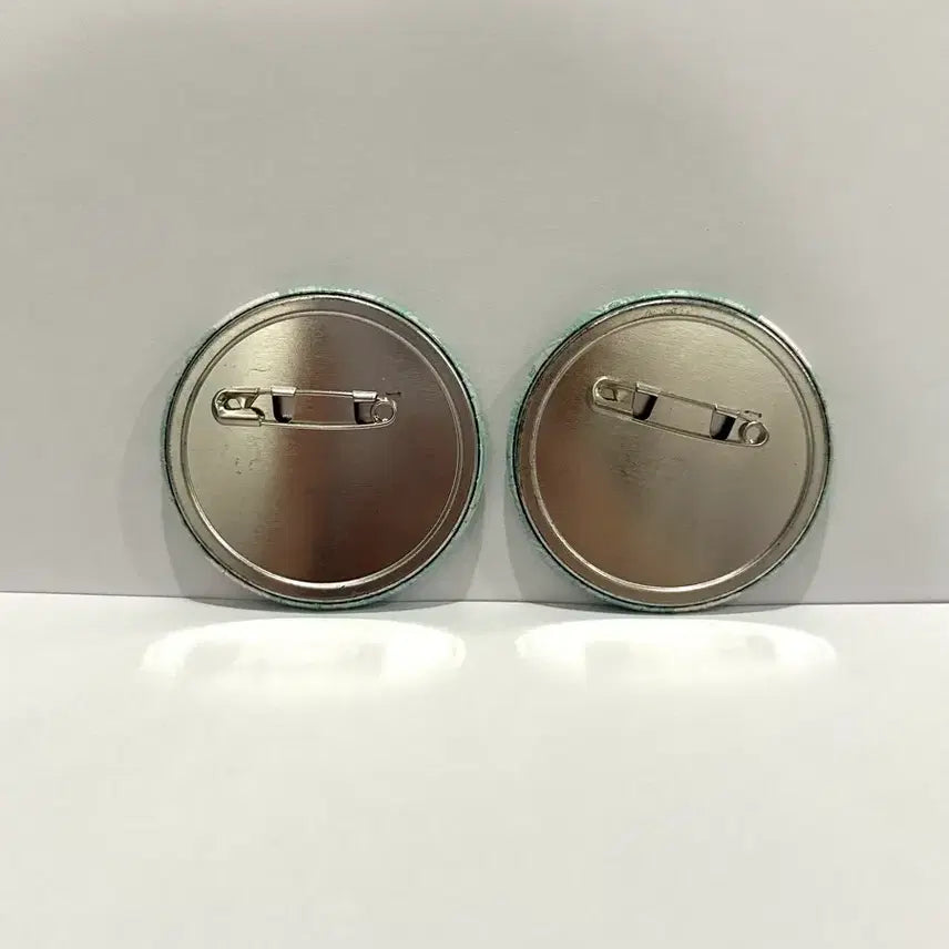 [BUNJANG] Haikyuu!! Oikawa &amp; Iwaizumi Set Can Badges / 하이큐 오이카와&amp;이와이즈미 캔뱃지
