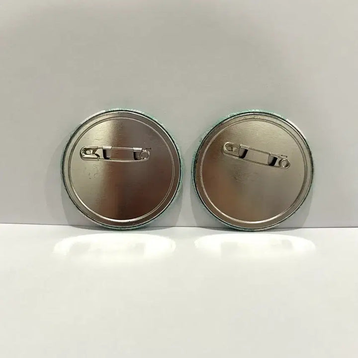 [BUNJANG] Haikyuu!! Oikawa &amp; Iwaizumi Set Can Badges / 하이큐 오이카와&amp;이와이즈미 캔뱃지