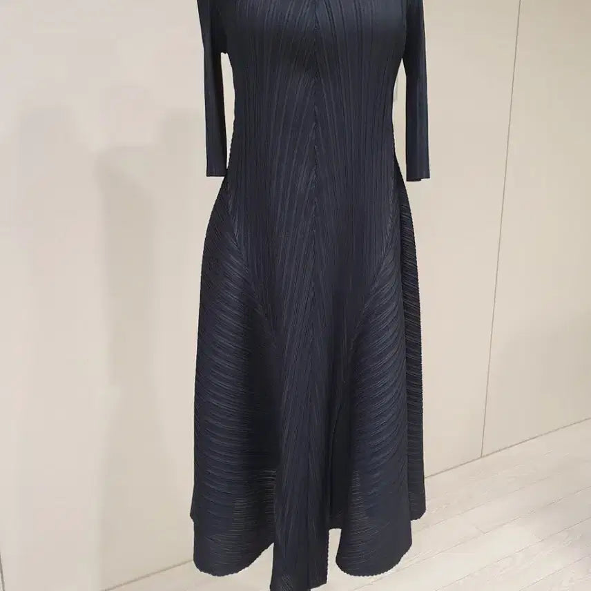 [BUNJANG] Black Pleated 7/10 Sleeve Long Dress / 플리츠 블랙 7부 롱원피스