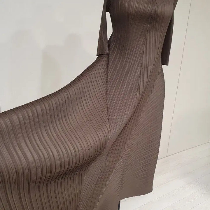 [BUNJANG] Pleated V-Neck Three-Quarter Sleeve Long Dress Brown / 플리츠 브이넥 칠부 롱 원피스 브라운