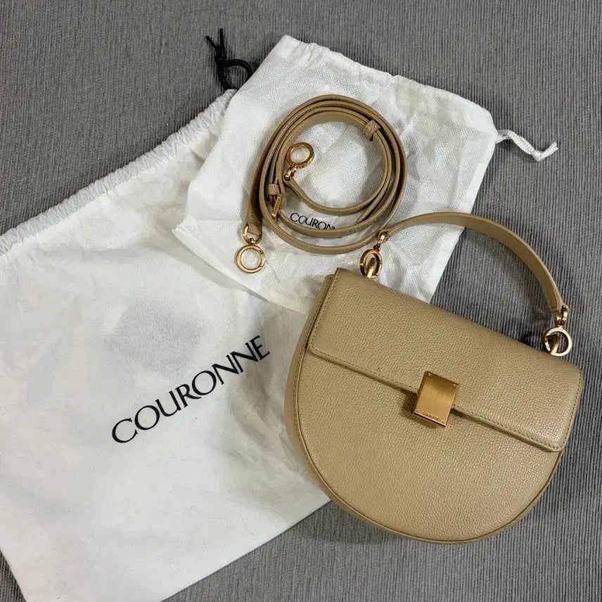 [BUNJANG] Couronne Half Moon Shoulder Bag with Strap and Dust Bag / 쿠론 하프문 숄더백 + 스트랩 더스트백(보증거 있음)