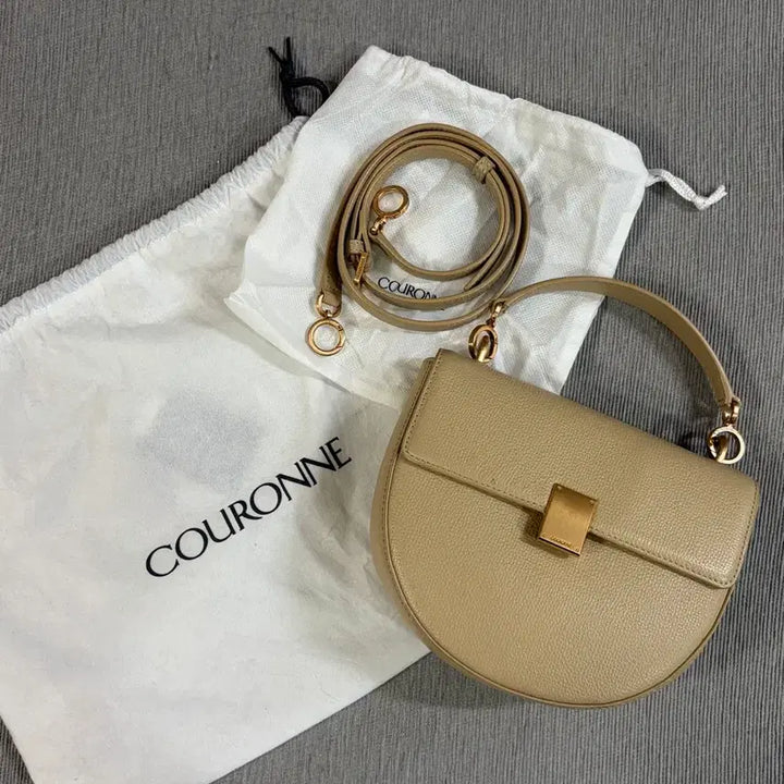 [BUNJANG] Couronne Half Moon Shoulder Bag with Strap and Dust Bag / 쿠론 하프문 숄더백 + 스트랩 더스트백(보증거 있음)