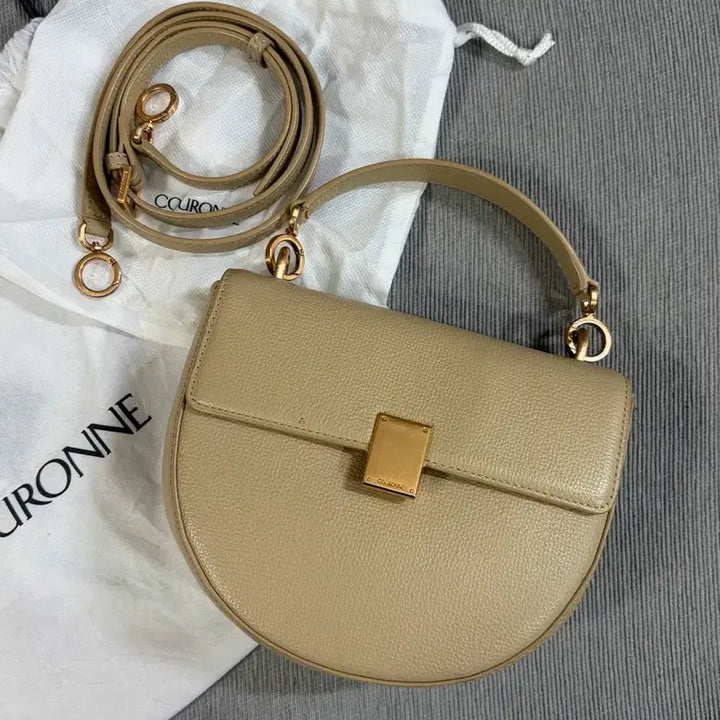 [BUNJANG] Couronne Half Moon Shoulder Bag with Strap and Dust Bag / 쿠론 하프문 숄더백 + 스트랩 더스트백(보증거 있음)