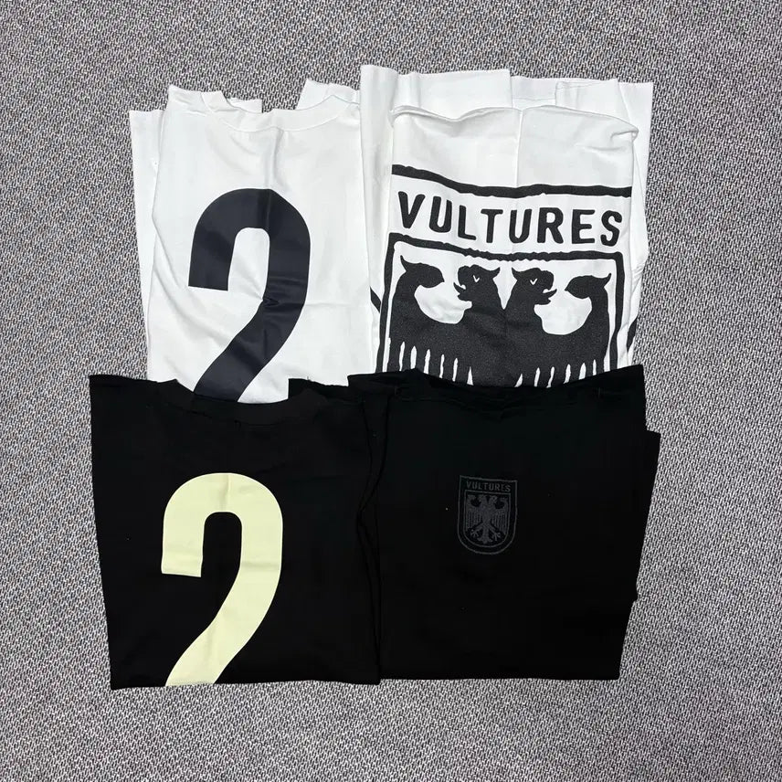 [BUNJANG] Kanye West Yeezy Vault Season 2 T-Shirt / [2] 칸예웨스트 이지 벌쳐스 2 머천 티셔츠