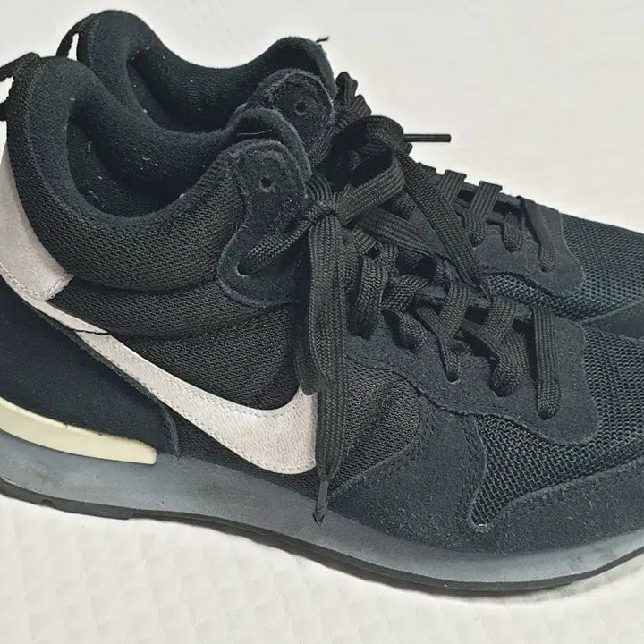 [BUNJANG] Nike Internationalist Mid Neck Sneakers / 나이키 블랙 인터내셔널리스트 미드넥 운동화 230