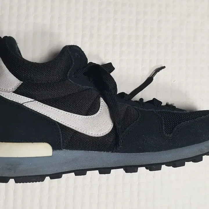 [BUNJANG] Nike Internationalist Mid Neck Sneakers / 나이키 블랙 인터내셔널리스트 미드넥 운동화 230