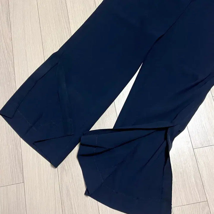 [BUNJANG] Lucky Chouette Slit Slacks Navy Pants / 럭키슈에뜨 트임 슬릿 슬랙스 네이비 팬츠 바지 봄가을 오피스룩 출근룩