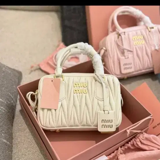 [BUNJANG] Miu Miu Matelassé Handbag Ivory / 미우미우 마테라쎄 핸드백 아이보리