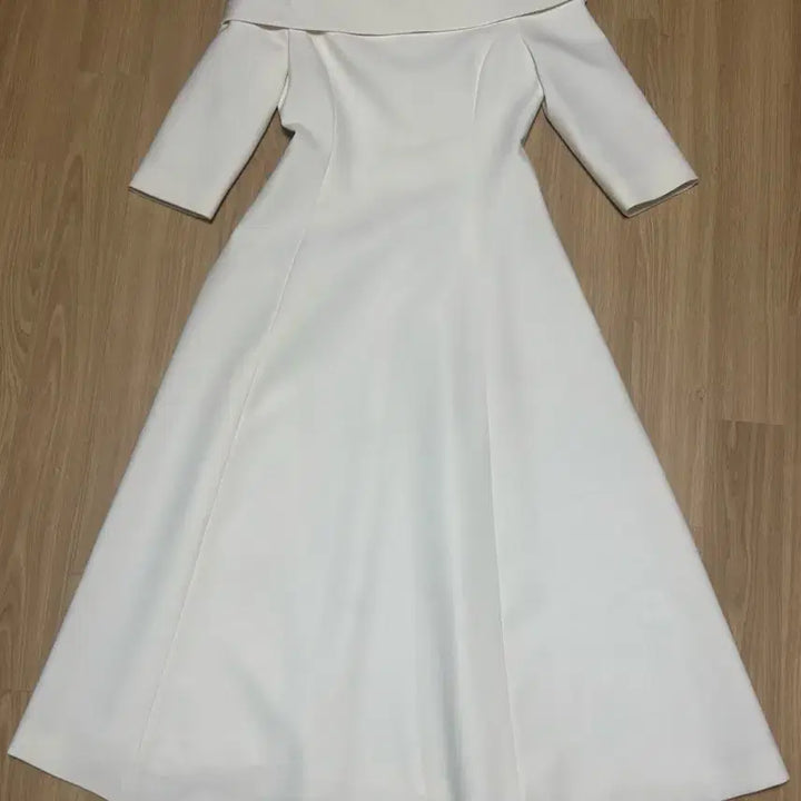 [BUNJANG] Ivana Helsinki Ottilie Open Shoulder White Dress / 이바나헬싱키 드레스 하객 상견례 2부드레스 오픈숄더 화이트 원피스