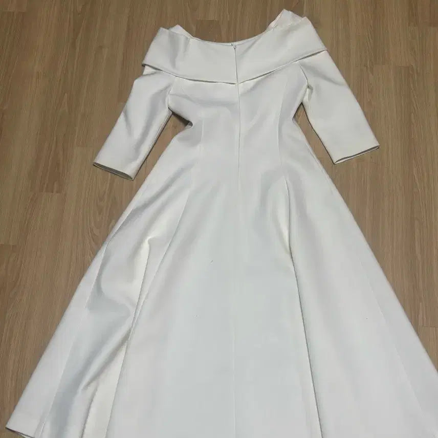 [BUNJANG] Ivana Helsinki Ottilie Open Shoulder White Dress / 이바나헬싱키 드레스 하객 상견례 2부드레스 오픈숄더 화이트 원피스