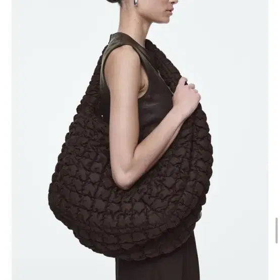 [BUNJANG] COS Quilted Oversized Shoulder Bag Dark Brown / 정품 코스 COS 퀼티드 오버사이즈 숄더백 다크브라운