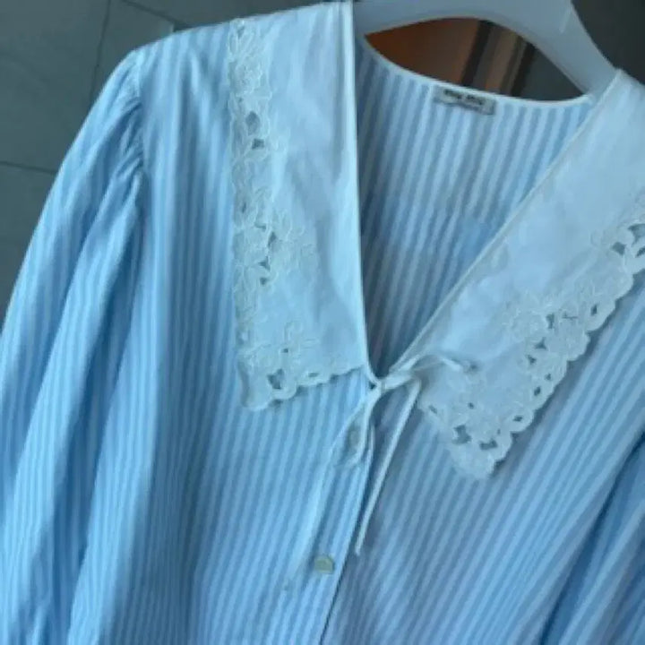 [BUNJANG] Miu Miu Lace Collar Striped Blouse / 미우미우 레이스 카라 스트라이프 블라우스