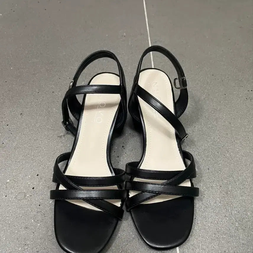 [BUNJANG] Nuovo Miram6 Sandals 230 / 누오보 미람6 230