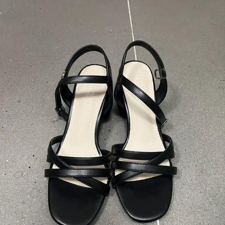 [BUNJANG] Nuovo Miram6 Sandals 230 / 누오보 미람6 230