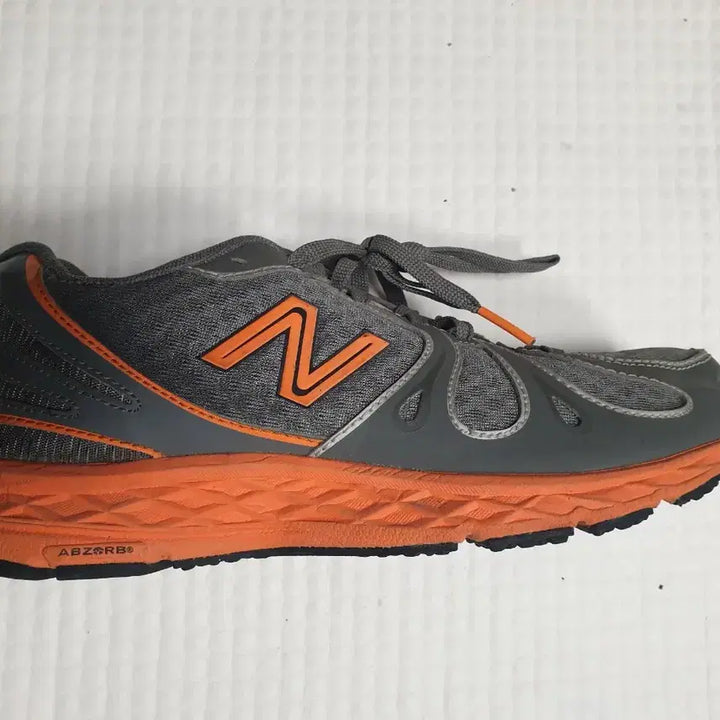 [BUNJANG] New Balance 890 Series Sneakers (Grey/Orange, 230) / 뉴발란스 운동화 890시리즈 회색/주황색 230