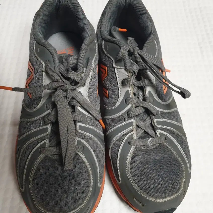 [BUNJANG] New Balance 890 Series Sneakers (Grey/Orange, 230) / 뉴발란스 운동화 890시리즈 회색/주황색 230