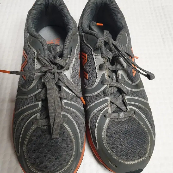 [BUNJANG] New Balance 890 Series Sneakers (Grey/Orange, 230) / 뉴발란스 운동화 890시리즈 회색/주황색 230