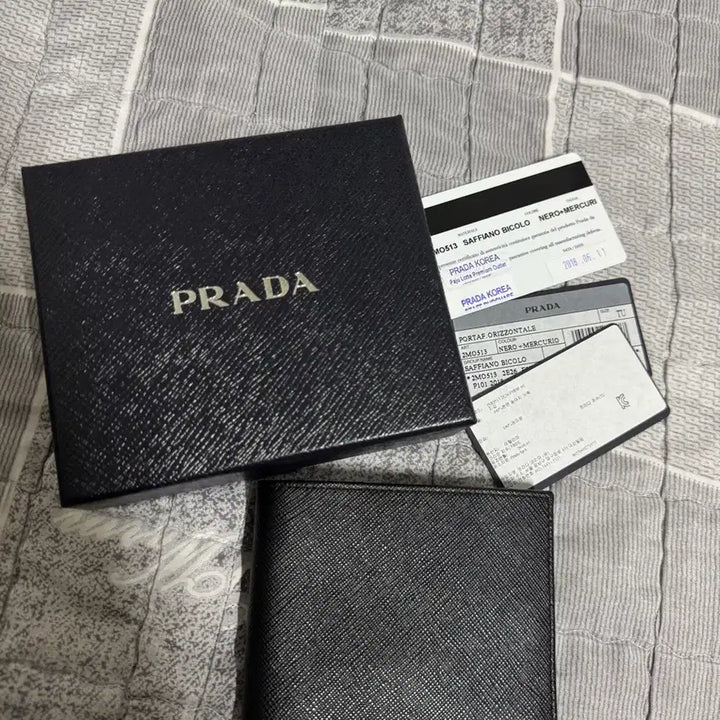 [BUNJANG] Prada Saffiano Bicolor Leather Wallet Black Mercurio Grey Unused / 프라다 사피아노 바이컬러 레더 지갑 블랙 머큐리오 그레이 미사용 새상품