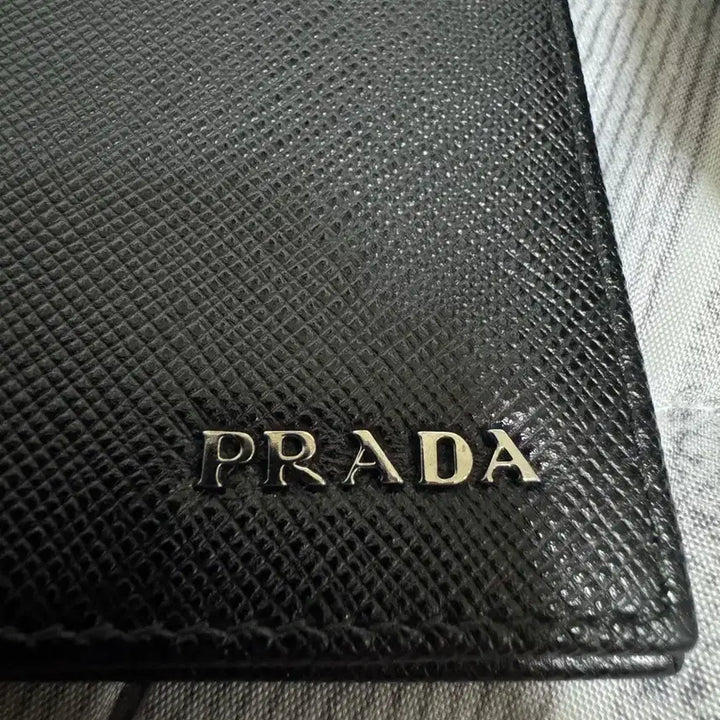 [BUNJANG] Prada Saffiano Bicolor Leather Wallet Black Mercurio Grey Unused / 프라다 사피아노 바이컬러 레더 지갑 블랙 머큐리오 그레이 미사용 새상품