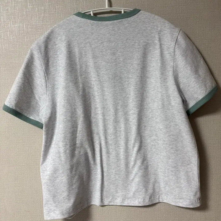 [BUNJANG] Codegraphy Small Square Embroidered Logo Ringer Short Sleeve T-Shirt - Mélange Grey / 코드그라피 스몰 스퀘어 자수 로고 링거 반소매 티셔츠-멜란지 그레이 M