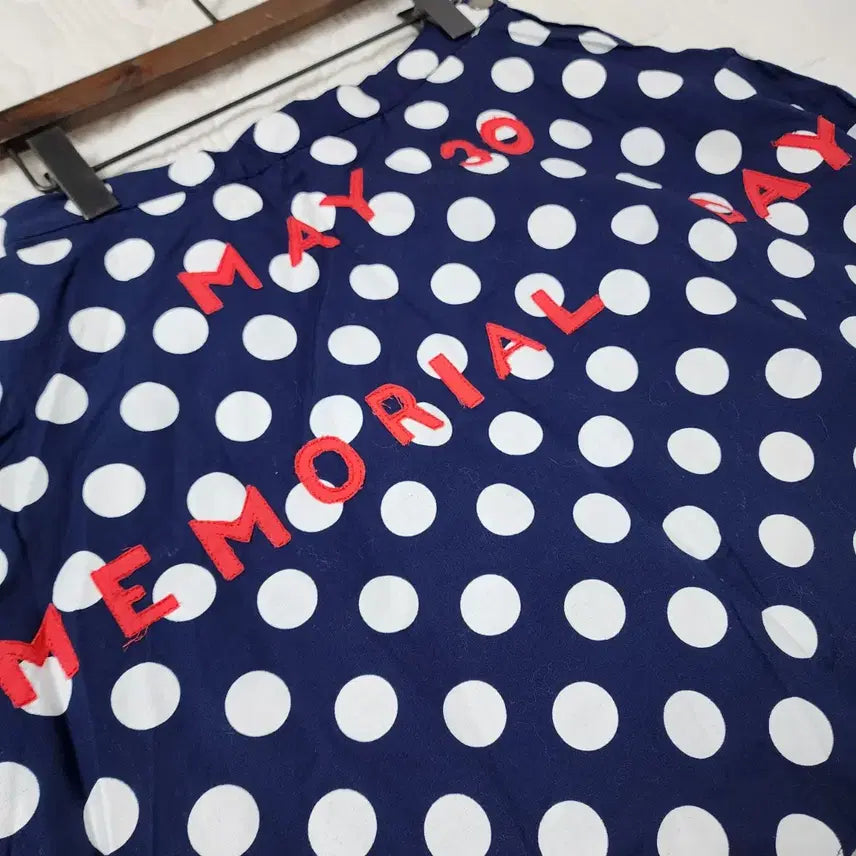 [BUNJANG] Stylenanda Navy Dot Mini Skirt with "May 30 Memorial Day" Lettering / 스타일난다 네이비 도트 May 30 Memorial Day 스커트